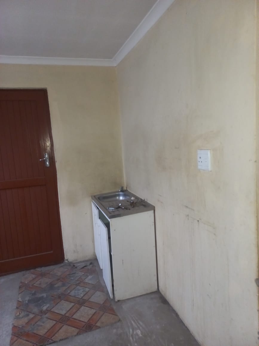 2 Bedroom Property for Sale in Mxolisi Phetani Western Cape